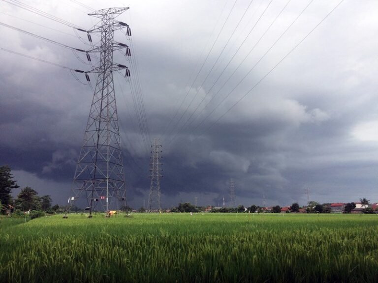 BMKG Prediksi Cuaca Ekstrem Berpotensi di Jateng 3 Hari ke Depan