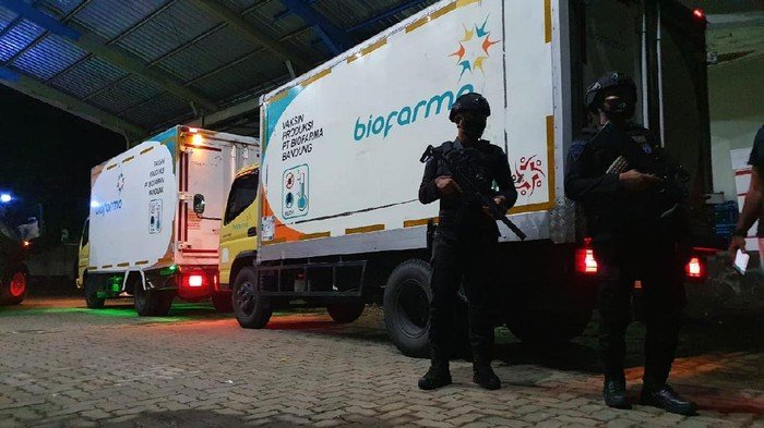 Dikawal Ketat, 62.560 Vaksin COVID-19 Akhirnya Tiba di Jawa Tengah