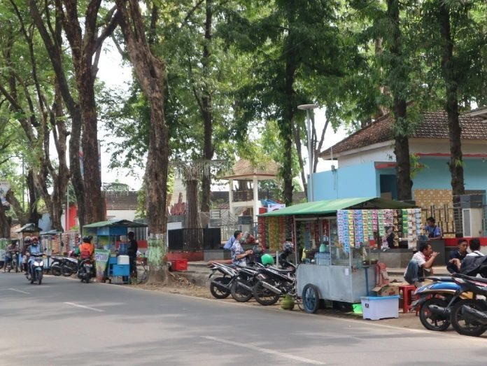 Antisipasi PKL Liar, Pemkab Kudus Buatkan Kartu Anggota Untuk PKL