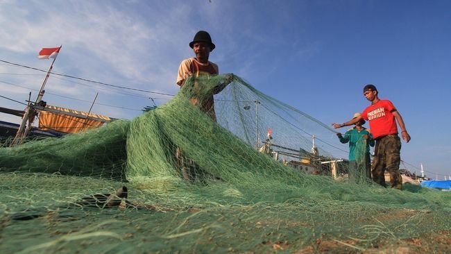 Nelayan Pekalongan Nekat Melaut Meski Cuaca Buruk