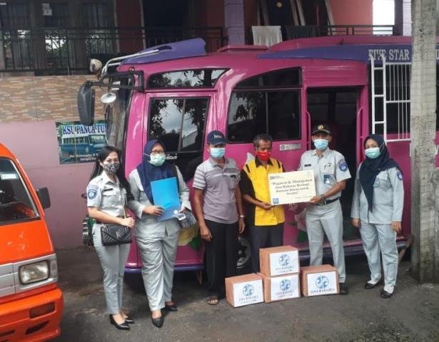 Jasa Raharja Sukoharjo Serahkan 100 Paket Sembako untuk Sopir Angkutan Umum