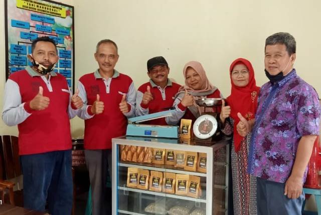 Dampingi KUB Tani Manunggal, Polines Terapkan Sistem Pemasaran Online