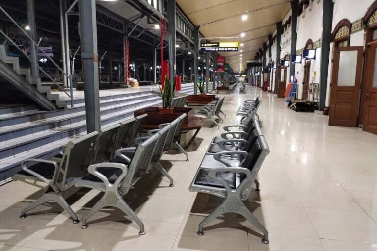 Stasiun Tawang Semarang Kembali Beroperasi Usai Banjir Surut