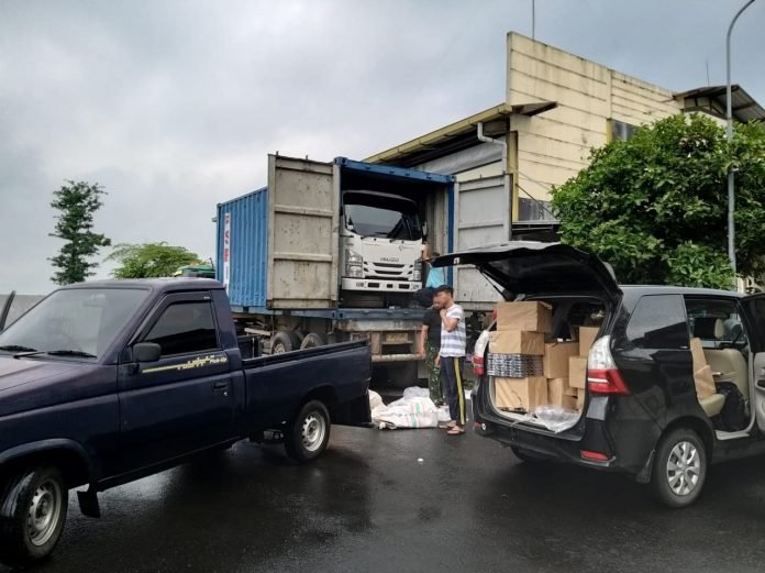 Bea Cukai Kudus Ungkap Modus Pengiriman Rokok Ilegal Diangkut Truk Kontainer