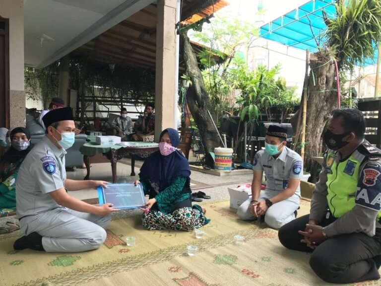 Kurang Dari 24 Jam, Jasa Raharja Berikan Santunan Kepada Ahli Waris Anggota DPRD Kendal