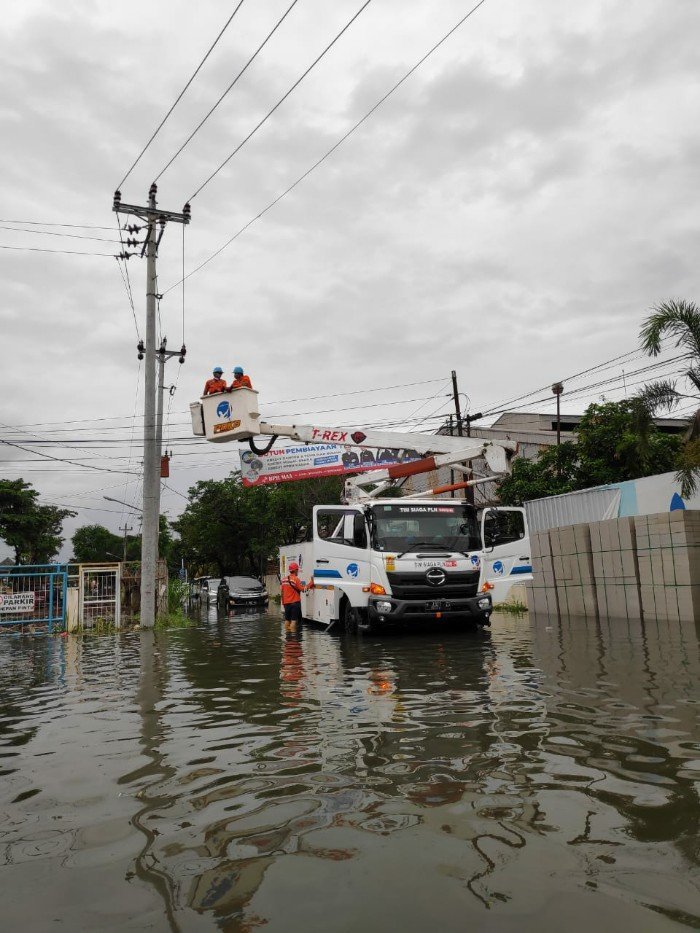 PLN Berhasil Pulihkan Sebagian Listrik Pasca Banjir