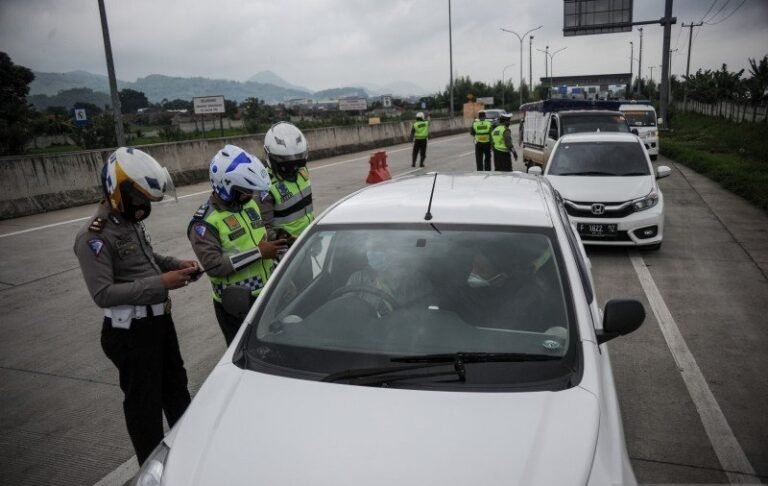 Menkes Klaim Vaksinasi dan Pembatasan Mobilitas akan Efektif Tekan COVID-19