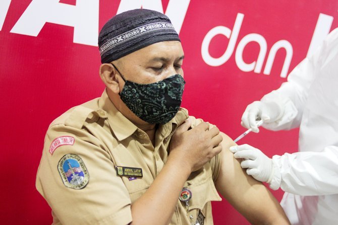 MUI Minta Masyarakat Tidak Ragu Vaksin COVID-19 saat Berpuasa