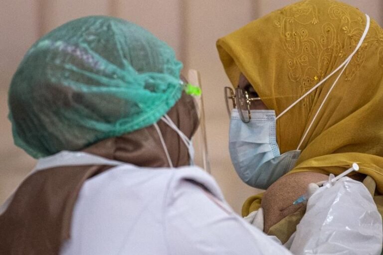 3.200 Guru di Solo Terima Vaksin COVID-19