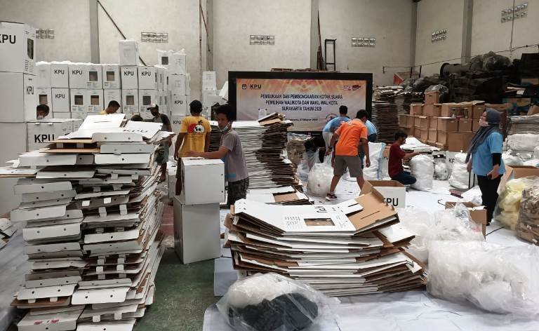 KPU Kota Surakarta Bongkar 1.231 Kotak Suara Hasil Pilkada 2020