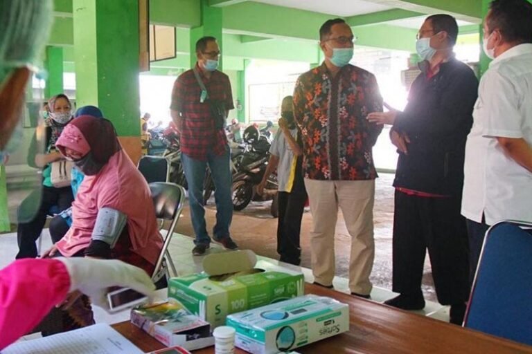 Meski Sudah Divaksin, Pedagang di Magelang Diminta Tetap Terapkan Prokes