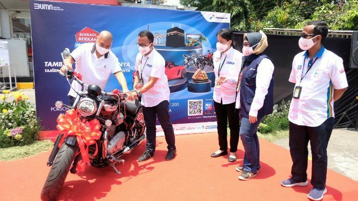 Kumpulkan Poin Berbagi Berkah MyPertamina, Pelanggan Asal Semarang Menangkan Hadiah Sepeda Motor Triumph Bonneville Speedmaster*