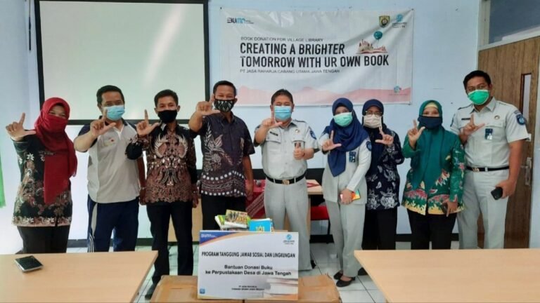 Jasa Raharja Cabang Utama Jawa Tengah Donasikan Ratusan Buku