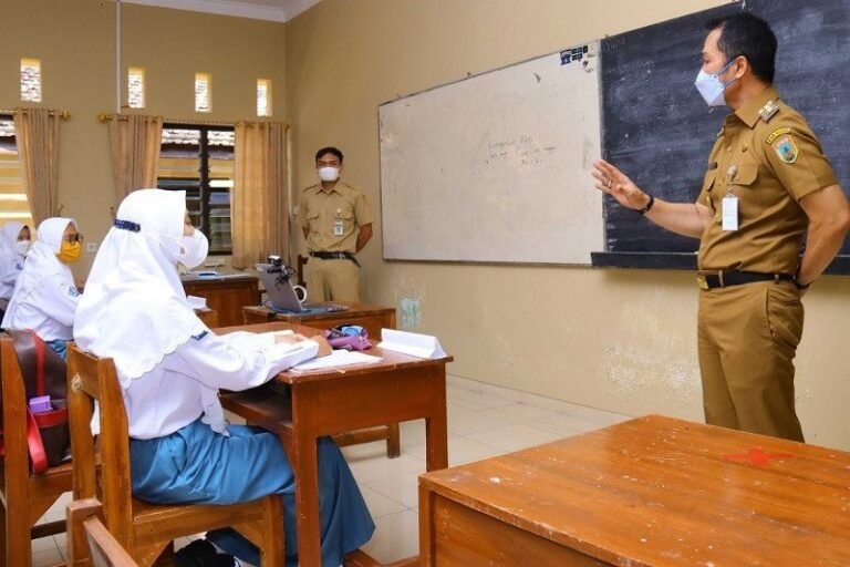 Guru di Kudus Wajib Divaksin Untuk Belajar Tatap Muka