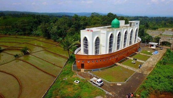 7 Masjid dengan Arsitektur Unik di Indonesia