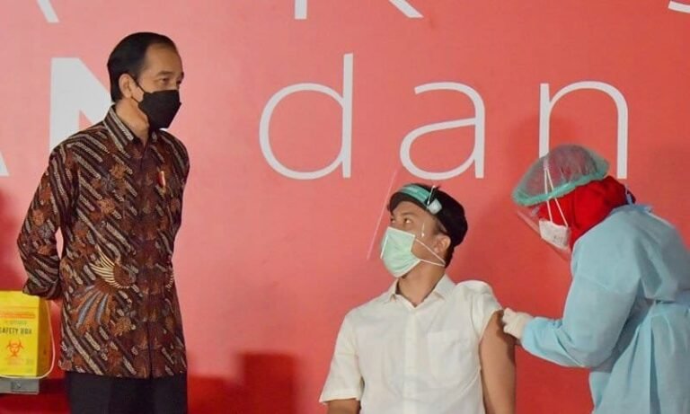 Presiden Sebut Pengendalian COVID-19 Kunci Agar Ekonomi Kembali Bergerak