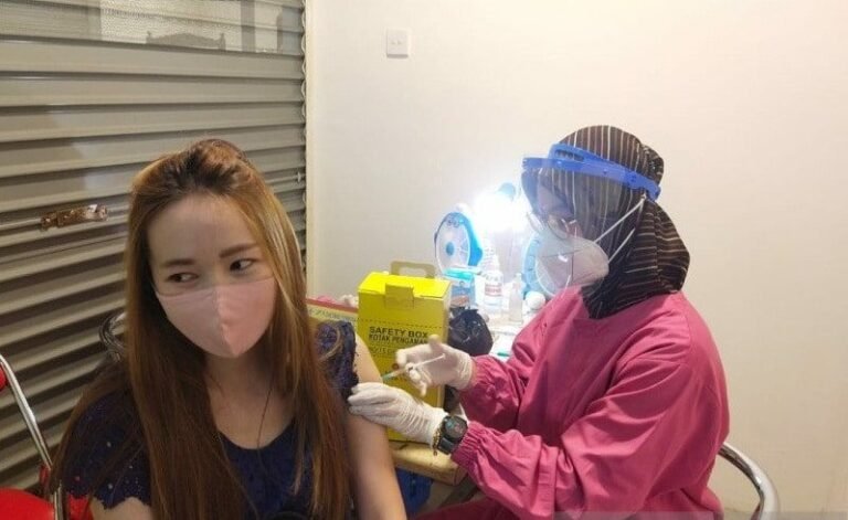 Ribuan Pedagang Tekstil di Solo Ikuti Vaksinasi COVID-19