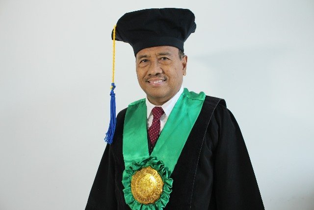 Era Pasca Pandemi dalam Teropong Filsafat, Antar Prof. Dr. Drs. Waston, M.Hum Dikukuhkan Guru Besar UMS ke 32