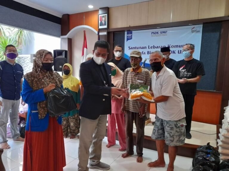 UMP Salurkan Rp 1 Miliar untuk Donasi untuk Banyumas Selama Ramadhan