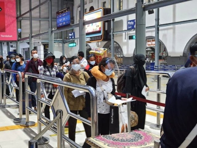 Hari Pertama Larangan Mudik, KAI Layani 2.852 Penumpang Non-Pemudik