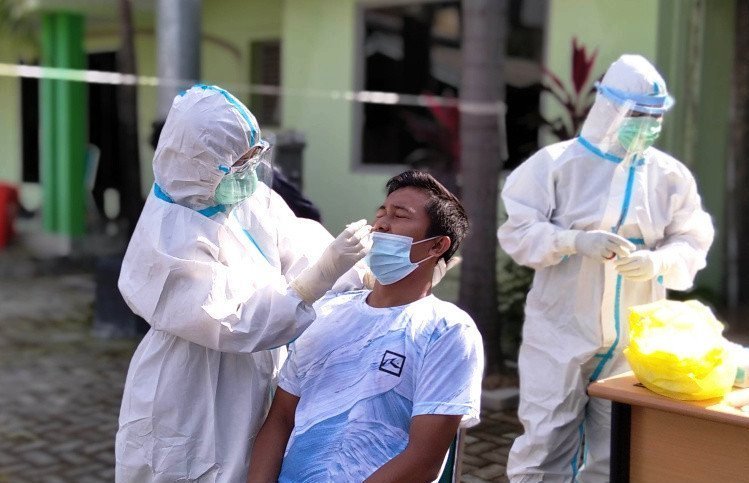 Satgas COVID-19 Kudus Swab Keluarga Pemudik yang Positif