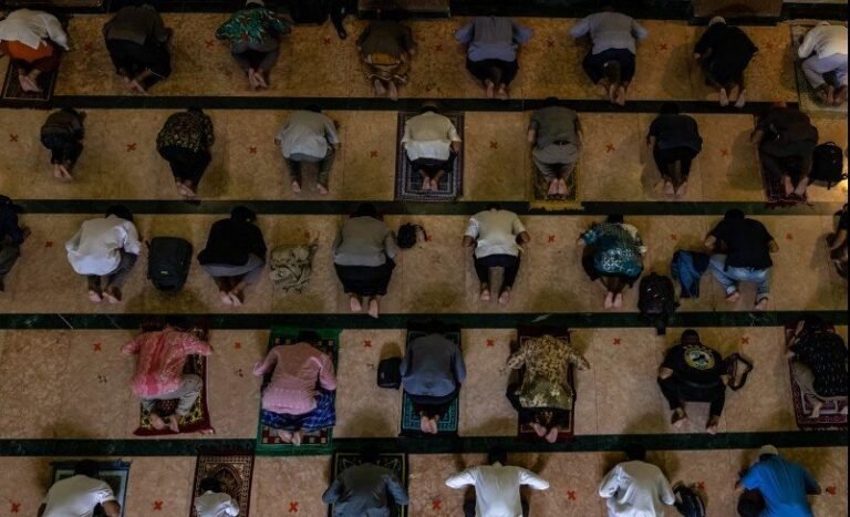 PPKM Darurat Direvisi, MUI: Tempat Ibadah Boleh Buka