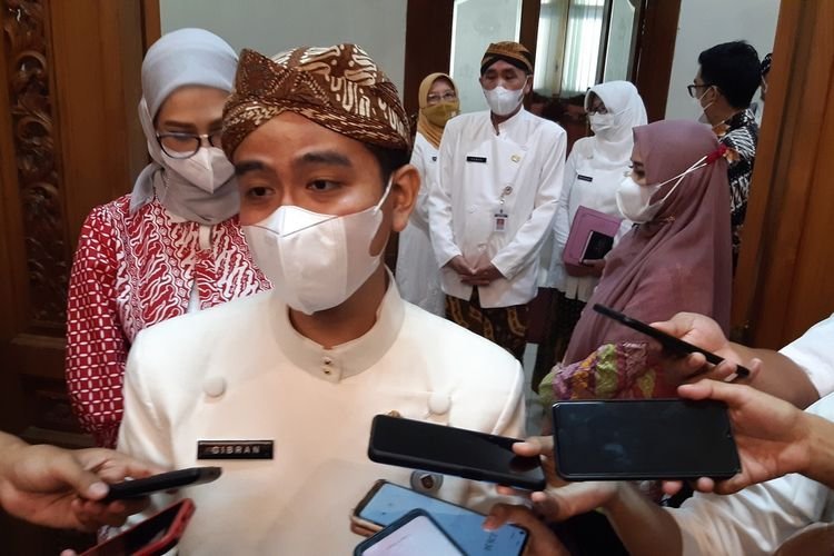 Gibran : Pendatang dari Zona Merah Masuk Solo Wajib Swab!