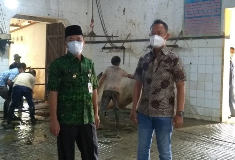 PDAM Kabupaten Semarang Bagikan Kurban dan Sembako