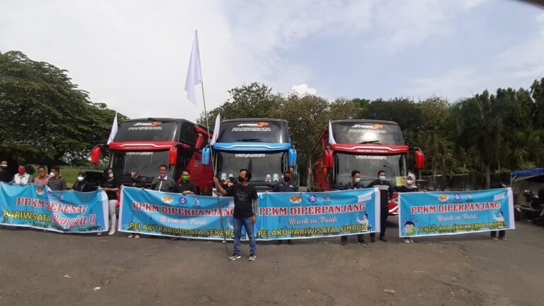 Pengusaha Armada Pariwisata Gelar Aksi Protes