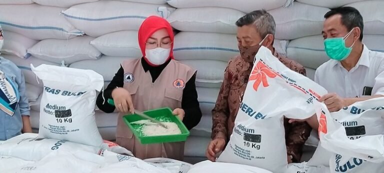 Bupati Grobogan Bersama Anggota Komisi IX dan VIII DPR Luncurkan Beras PPKM