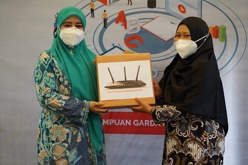 Lina Ruzhan Dukung Digitalisasi Sekolah