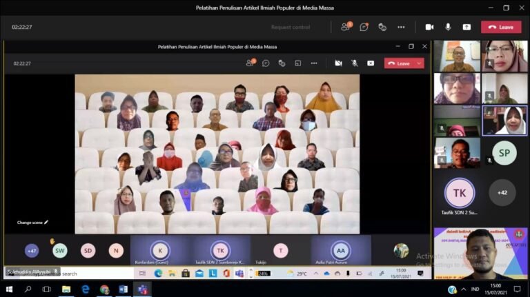Guru Kendal Antusias Latihan Menulis