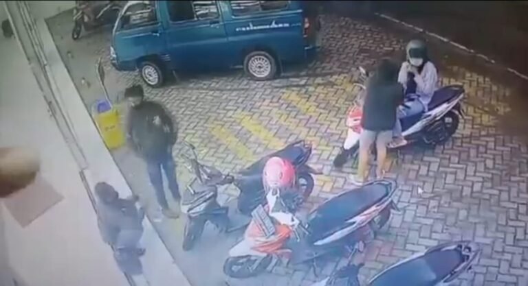 Maling Motor Terekam CCTV di Pati