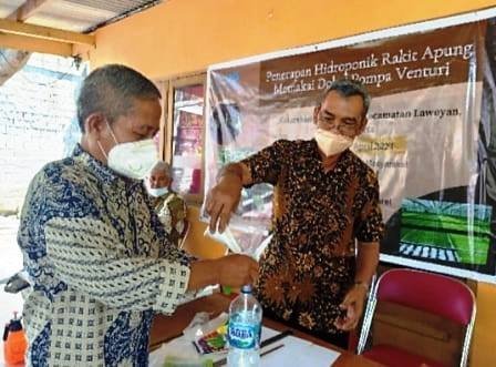 EMPT Agroteknologi UNS Gelar Pelatihan Inovasi Hidroponik Rakit Apung Dobel Pompa Venturi