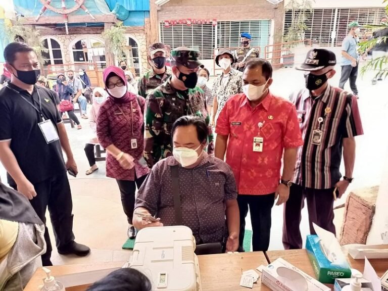 Bupati Semarang Apresiasi Bantuan Percepatan Vaksinasi