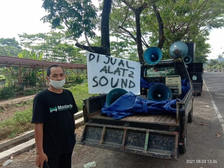 Terpaksa Jual Sound System di Pinggir Jalan untuk Bertahan Hidup