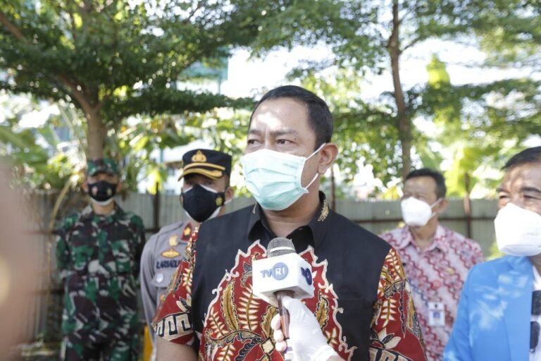Warga Bisa Isi Oksigen Gratis di Balaikota Semarang