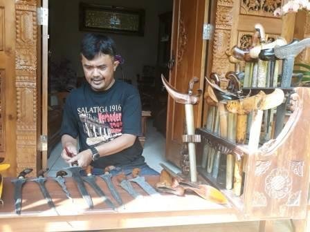 Tradisi Menjamas Keris di Bulan Suro,  Agar Tidak Korosi dan Tetap Awet