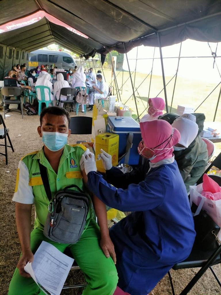 Pertamina Vaksinasi 430 Operator dan Awak Mobil Tangki di Sragen
