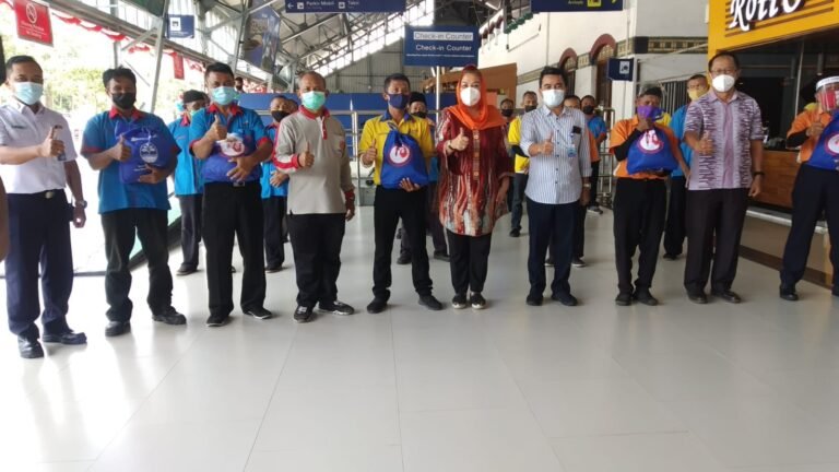 Pemkot Bantu Porter Stasiun dan Bandara