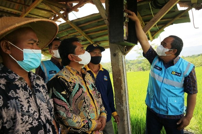 96 Petani Pasir Makmur Bantul Nikmati Listrik PLN