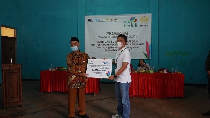 PLN Salurkan Bantuan TJSL