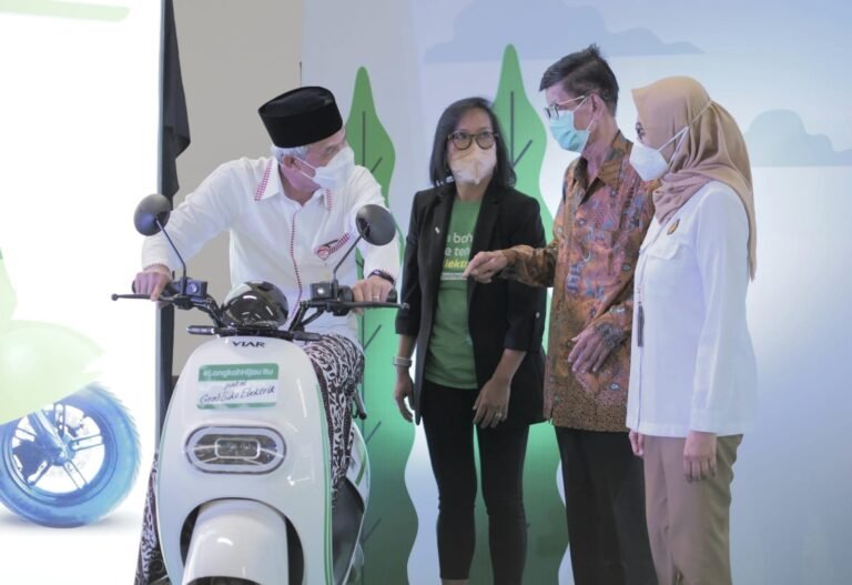 Pesan 12.000 Motor Listrik Ramah Lingkungan