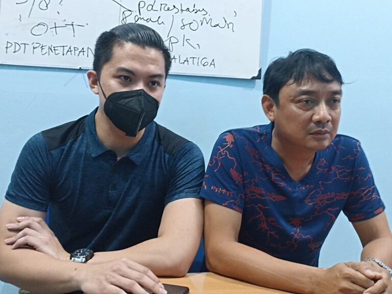 Main Rampas, Jonathan Polisikan Perusahaan Leasing