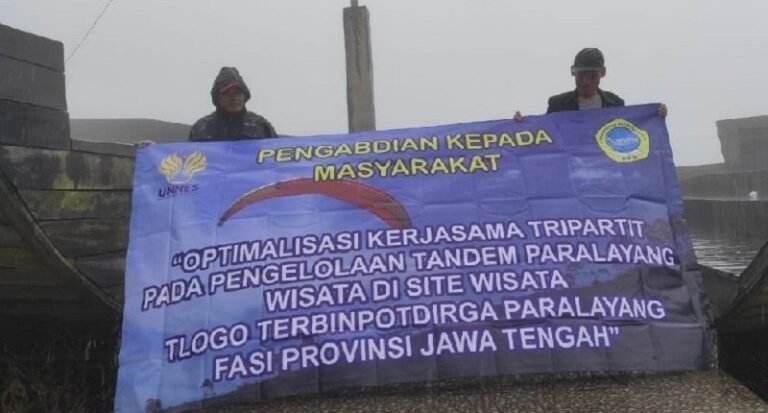 Tim Pengabdian Unnes Optimalisasi Wisata Tendem Paralayang
