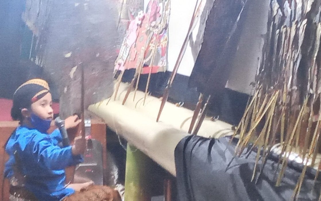 Tutup Alun alun, Suguhkan Wayang