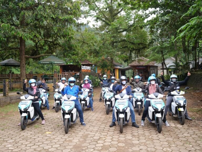 PLN UP3 Tegal Cek Jaringan Pakai Motor Listrik