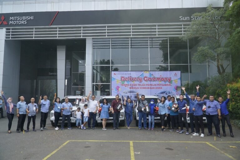 5 Unit Perdana New Xpander Diserahkan Konsumen