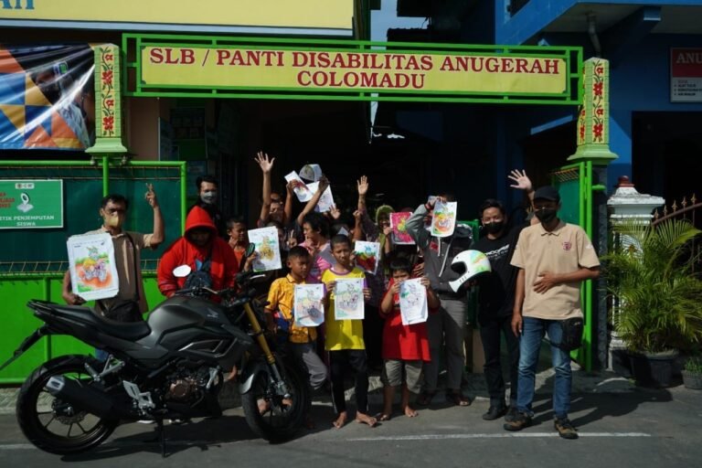 Honda Jateng & Trooper Custom Gelar Program Lelang Helm