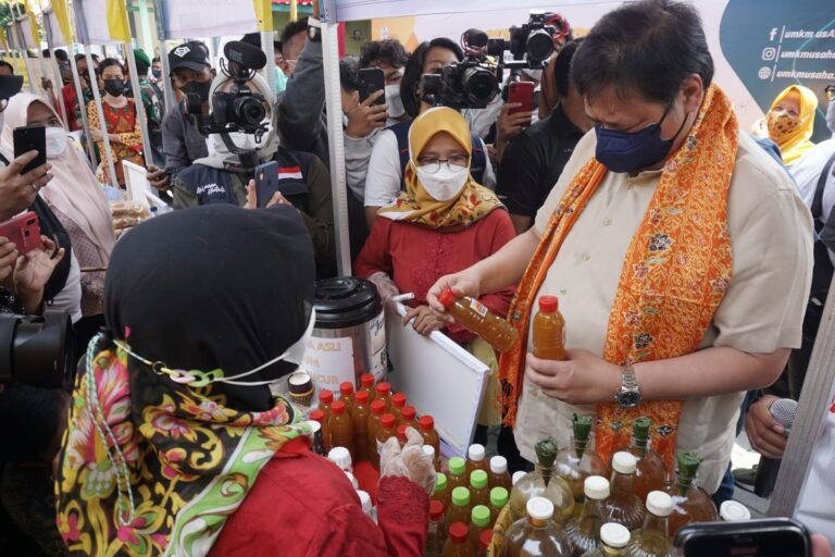 Airlangga Hartarto Dengar Curhatan Pelaku UMKM di Kota Semarang
